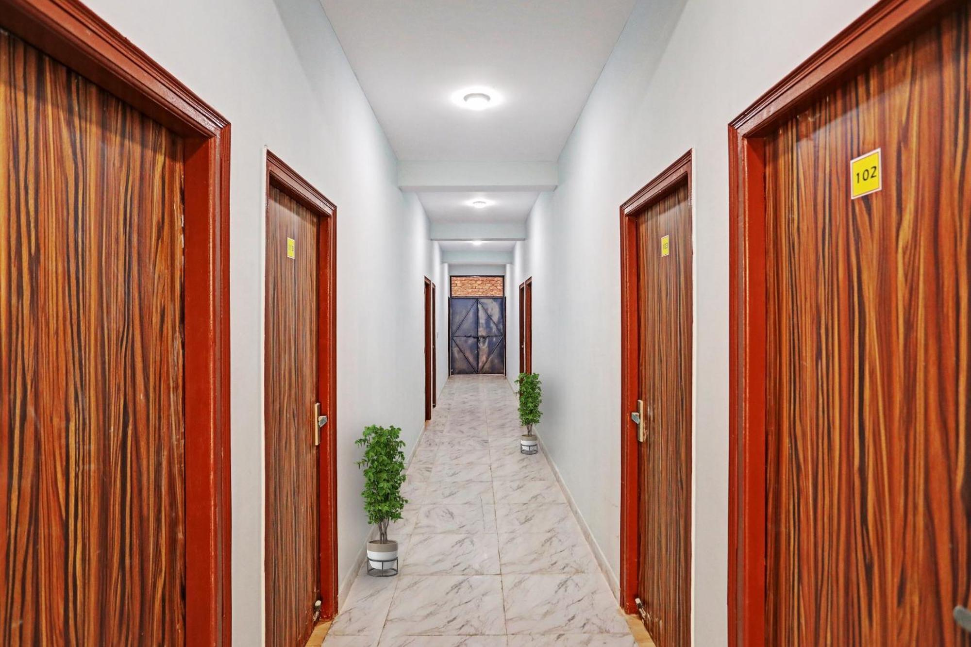 Hotel O Surya Gold Guest House Najafgarh Luaran gambar